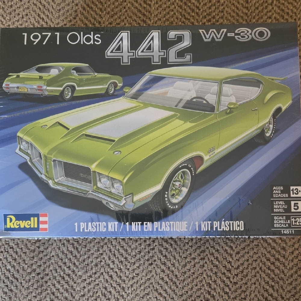 Revell 1971 Olds 442 W-30 Model Kit